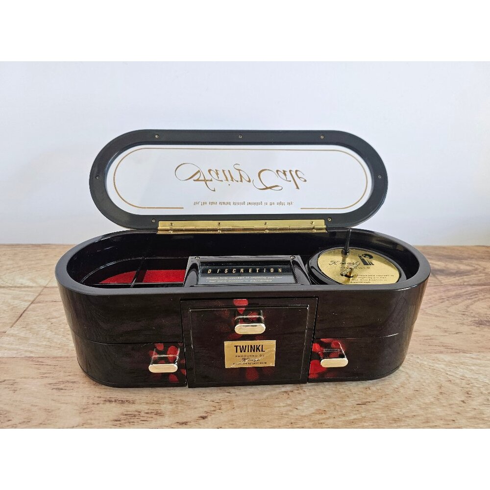 Vintage Twinkl Lady Mate Musical Jewelry Box